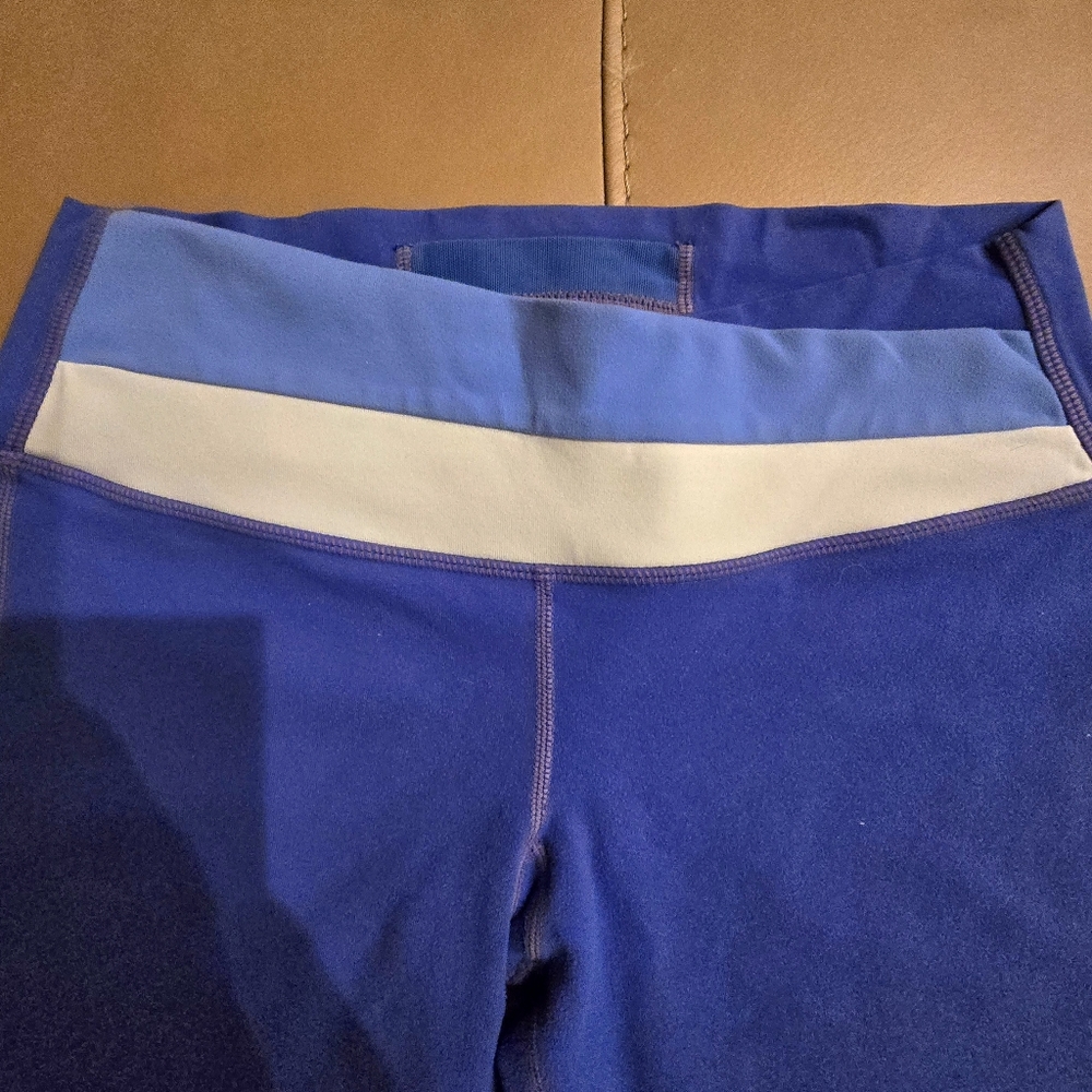 Lululemon Women's Athletic Astro Crop Blue & White Leggings Size 6 - Picture 3 of 6